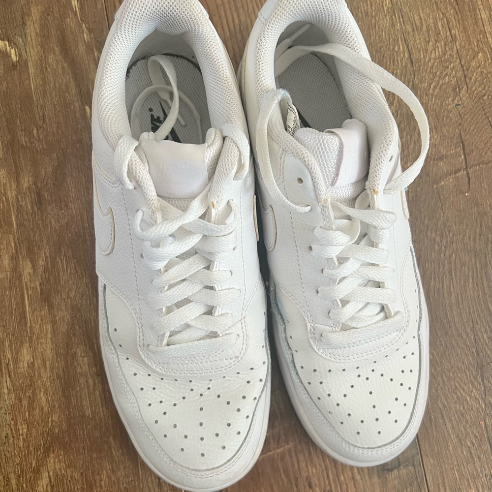 Nike Men's White Leather Sneakers - Picture 3 of 4